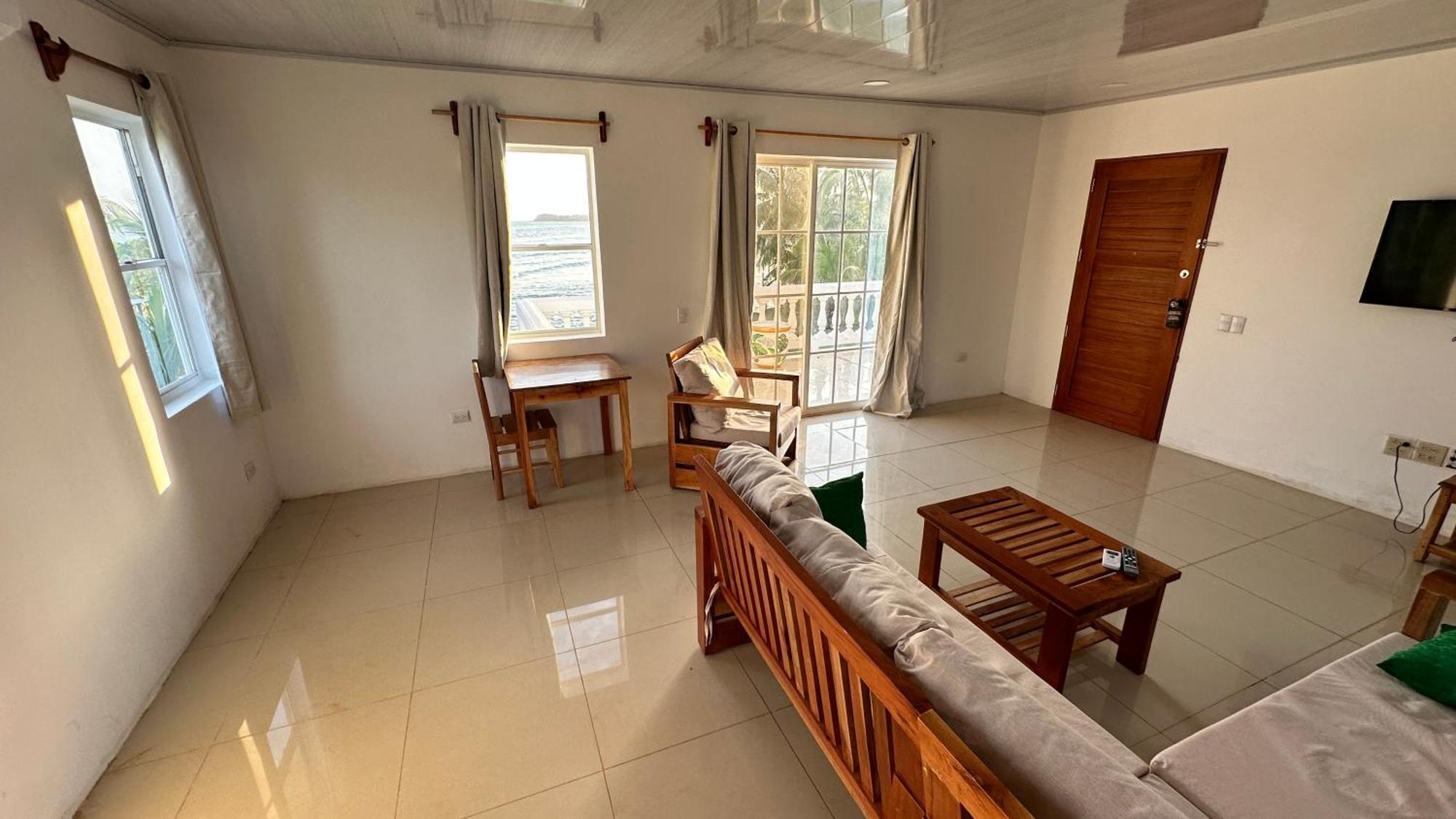 Emerald Luxe Suites South End ภายนอก รูปภาพ